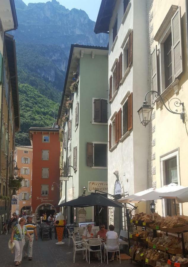 Appartamento Sunrise - Centro Storico N1 Riva del Garda Exterior foto